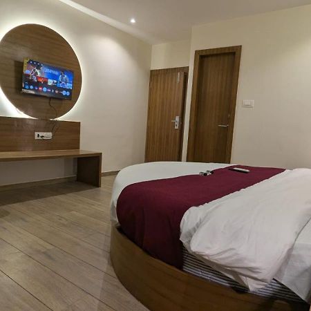 Hotel Silver Park มุมไบ ภายนอก รูปภาพ