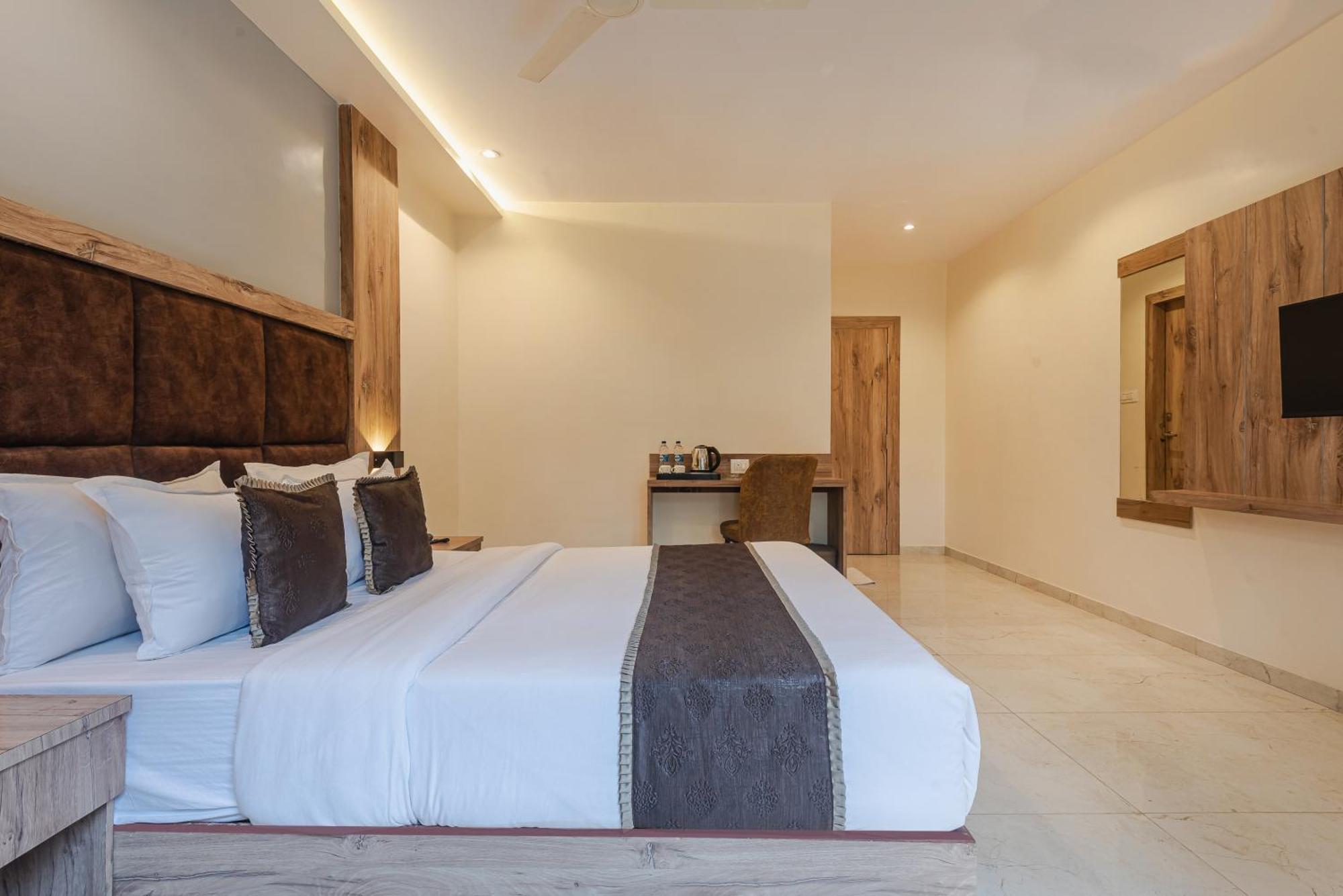 Hotel Silver Park มุมไบ ภายนอก รูปภาพ
