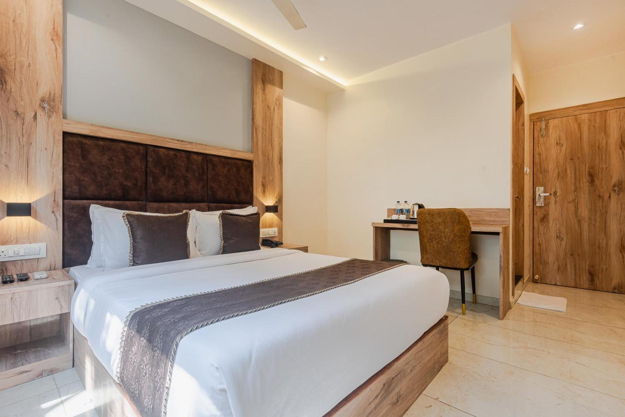 Hotel Silver Park มุมไบ ภายนอก รูปภาพ