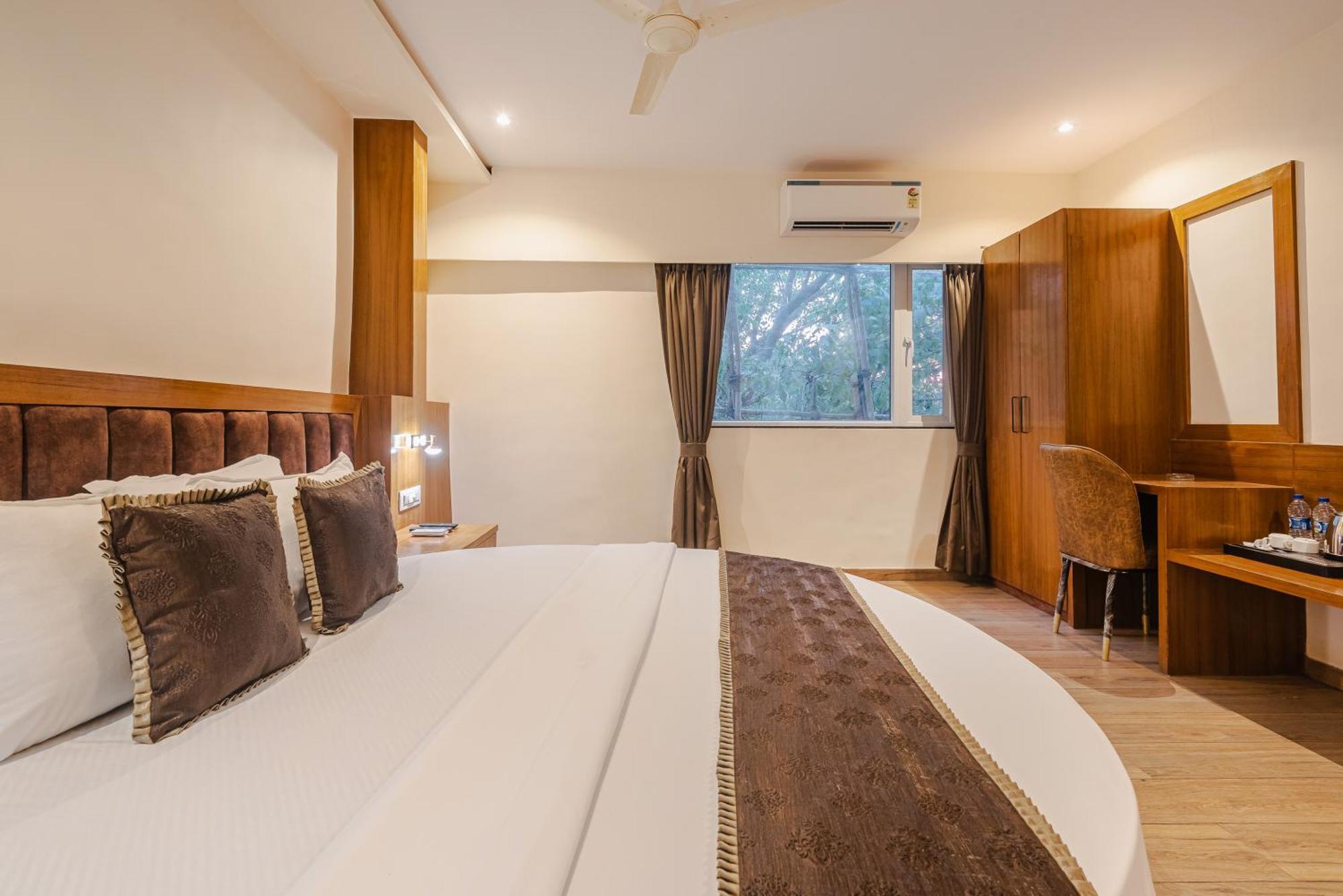 Hotel Silver Park มุมไบ ภายนอก รูปภาพ