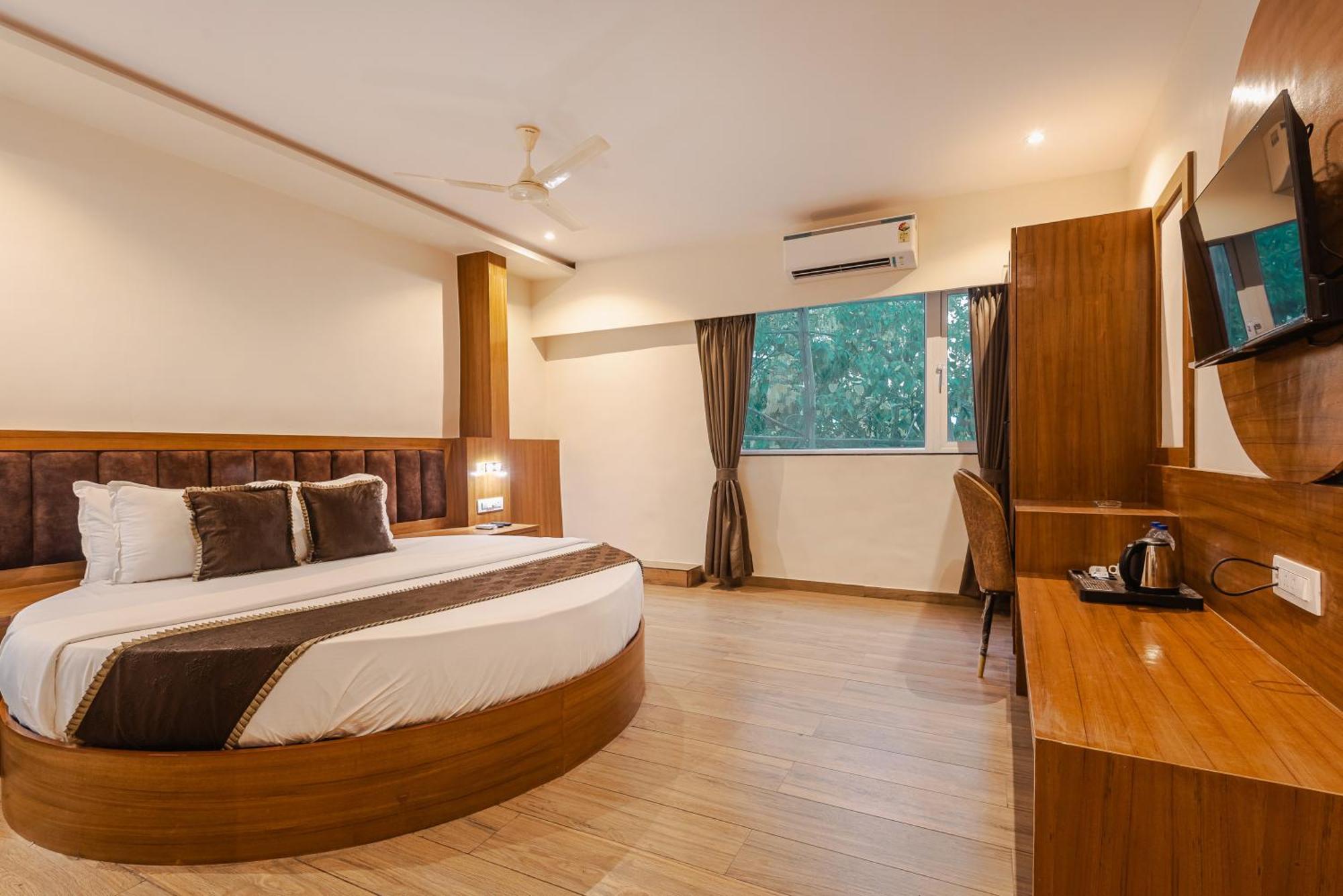 Hotel Silver Park มุมไบ ภายนอก รูปภาพ