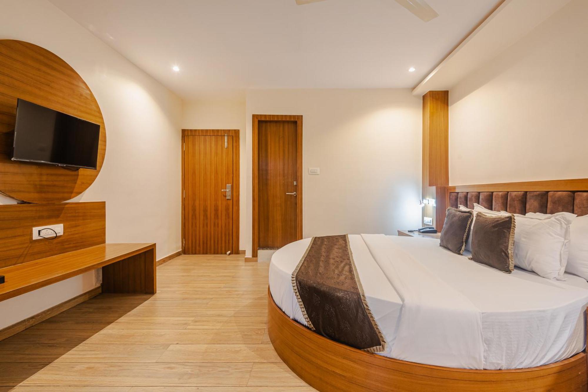 Hotel Silver Park มุมไบ ภายนอก รูปภาพ