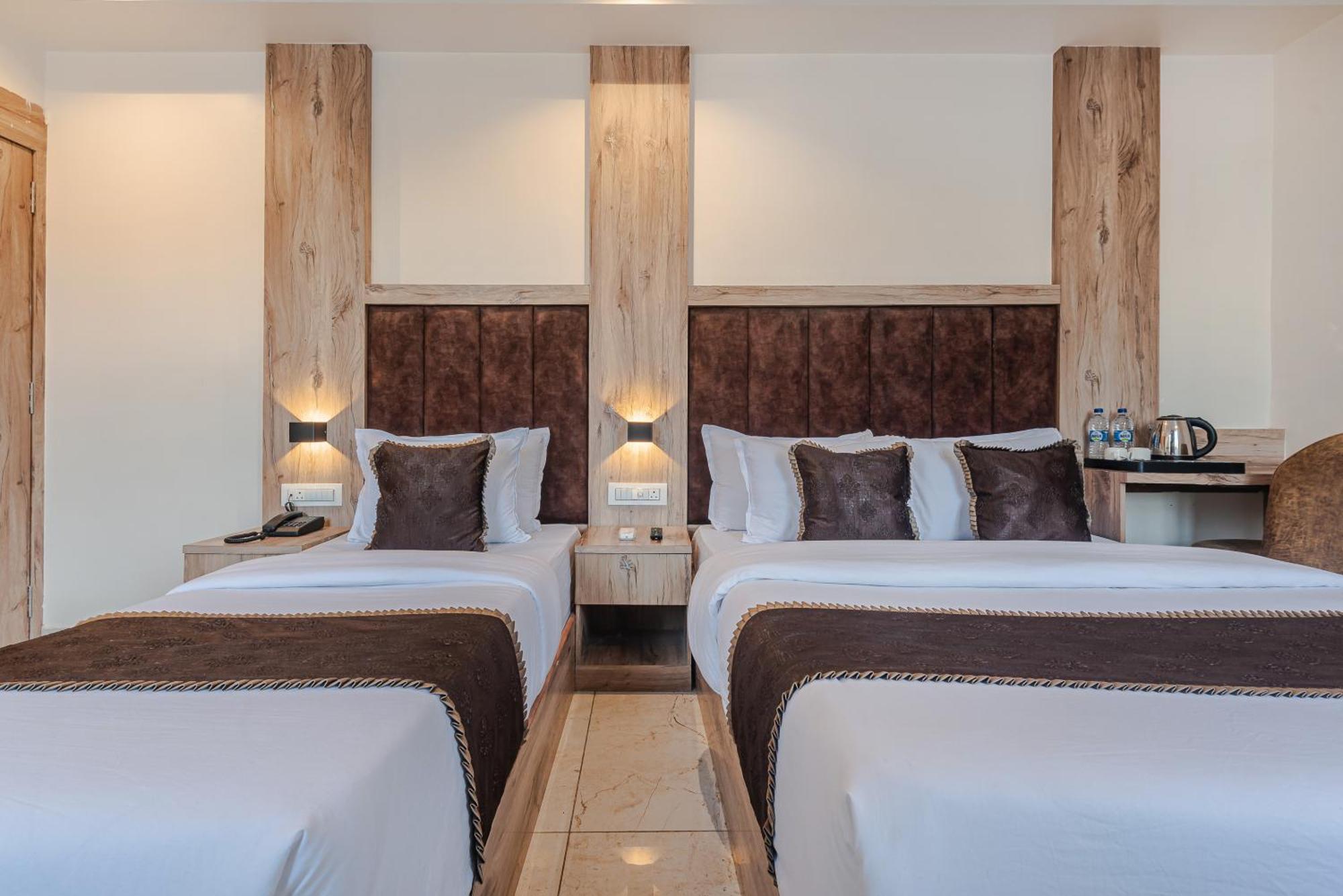 Hotel Silver Park มุมไบ ภายนอก รูปภาพ