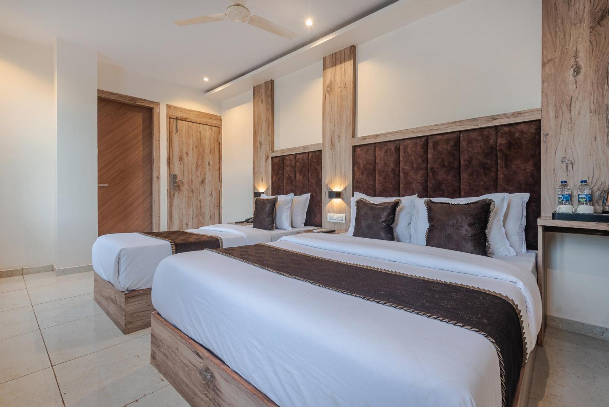 Hotel Silver Park มุมไบ ภายนอก รูปภาพ