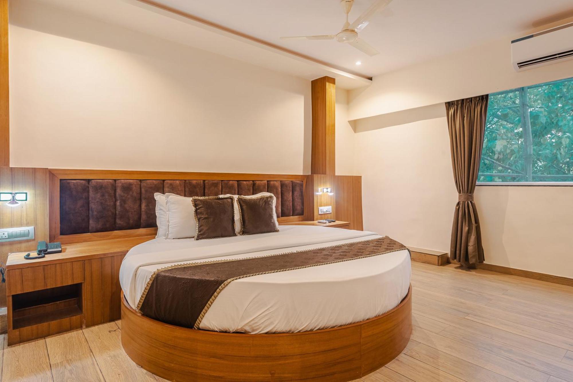 Hotel Silver Park มุมไบ ภายนอก รูปภาพ