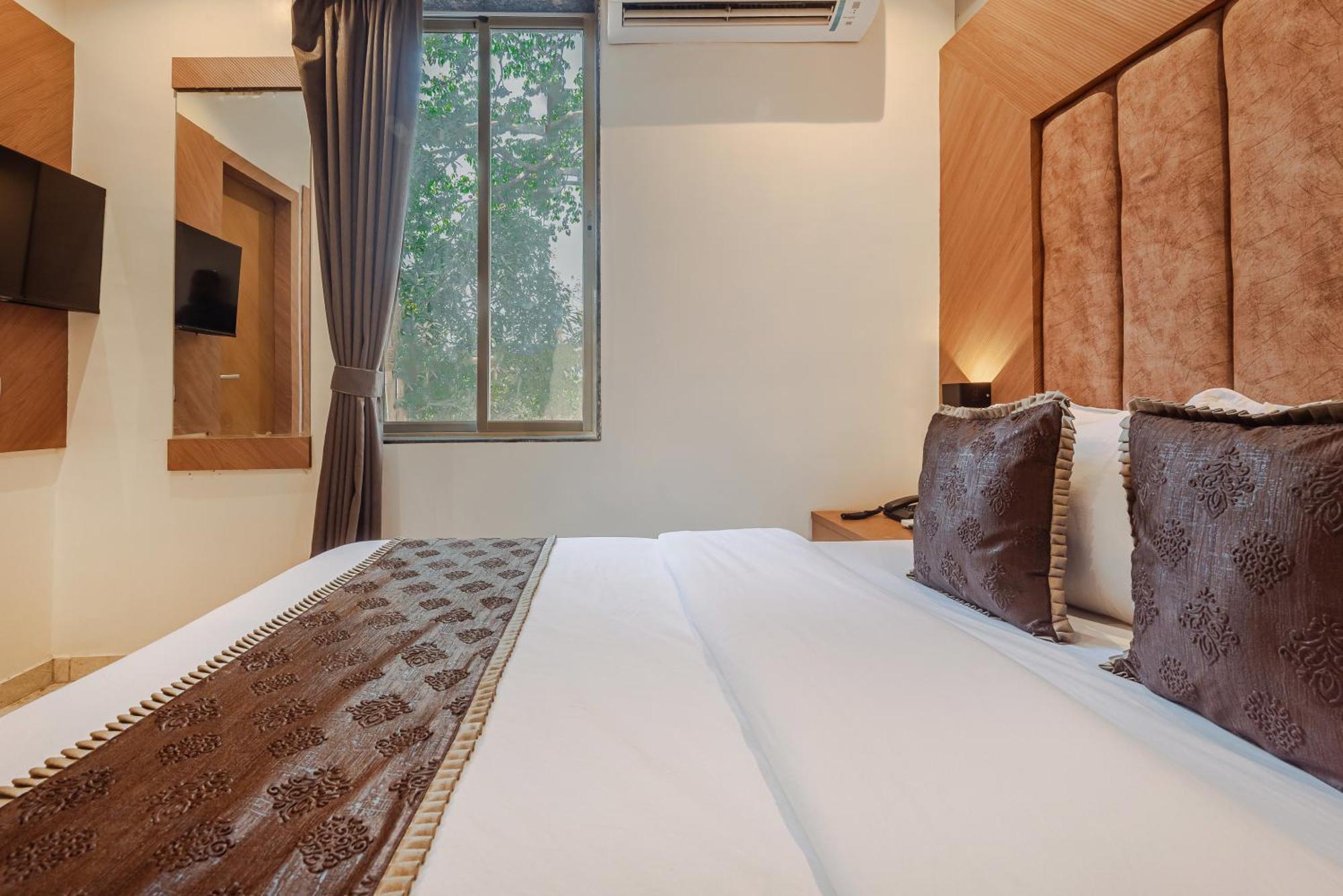 Hotel Silver Park มุมไบ ภายนอก รูปภาพ
