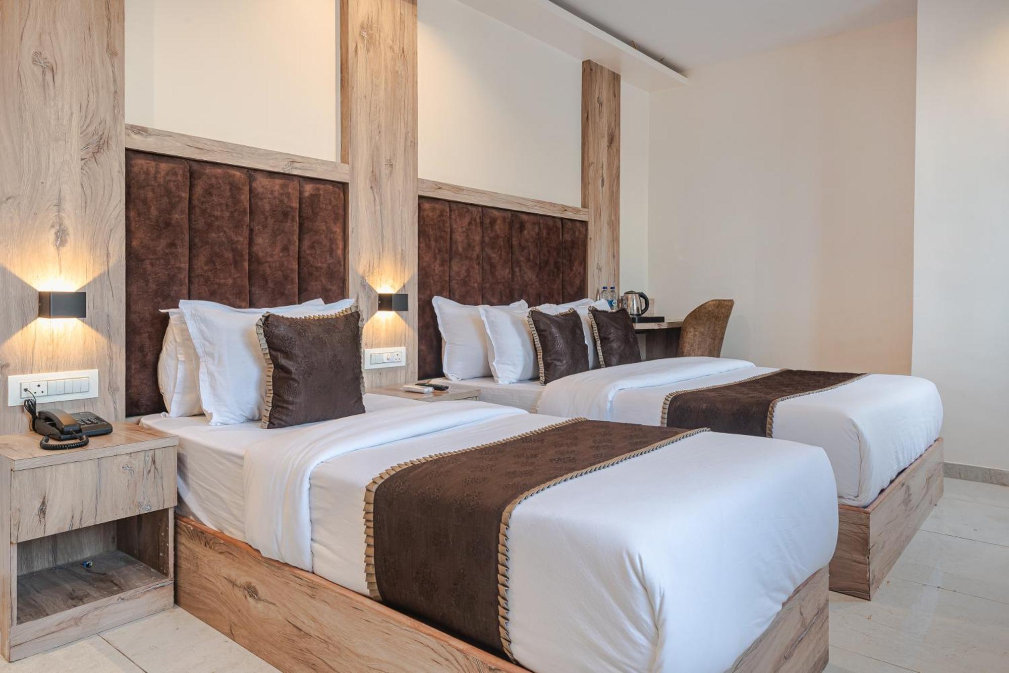 Hotel Silver Park มุมไบ ภายนอก รูปภาพ
