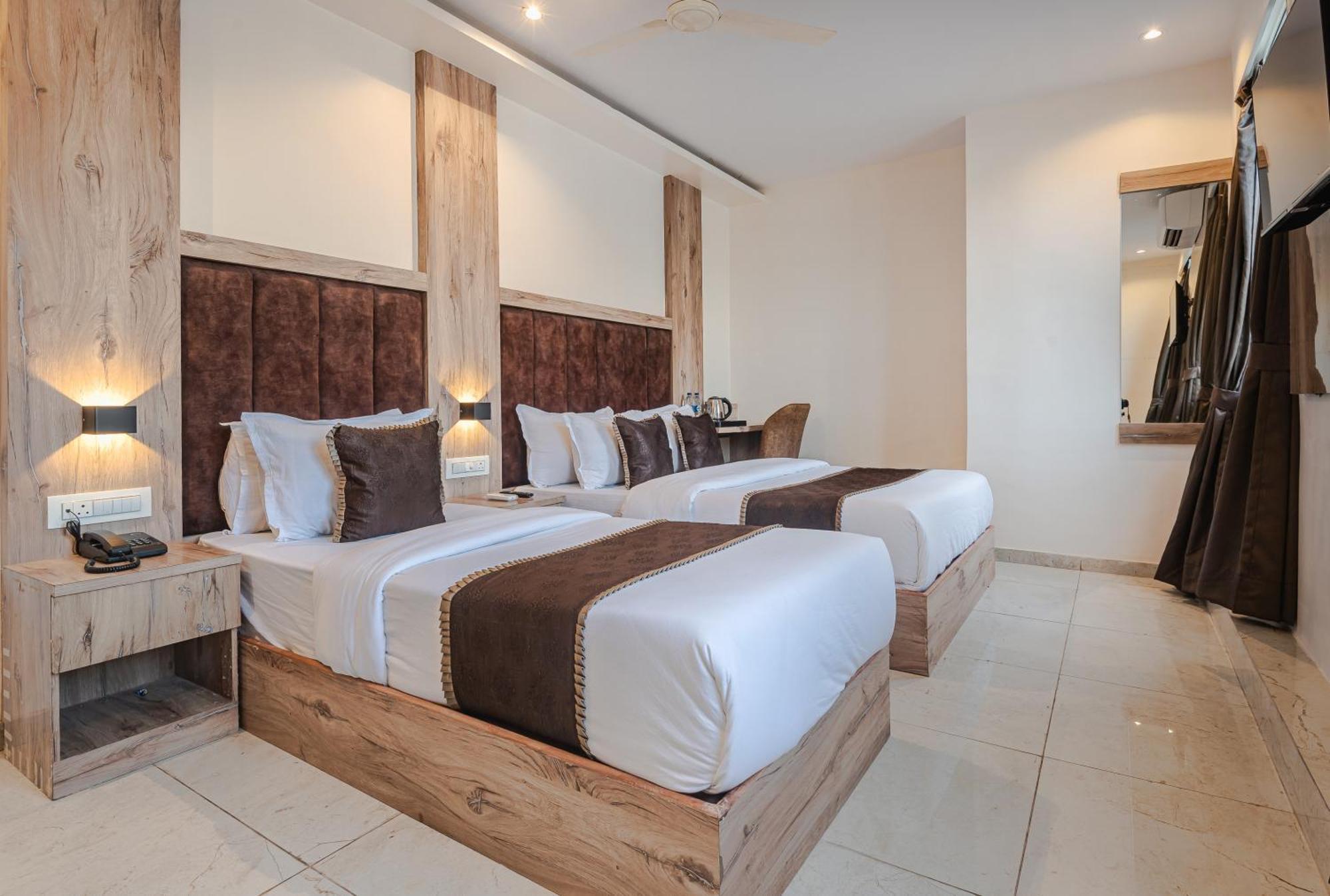 Hotel Silver Park มุมไบ ภายนอก รูปภาพ
