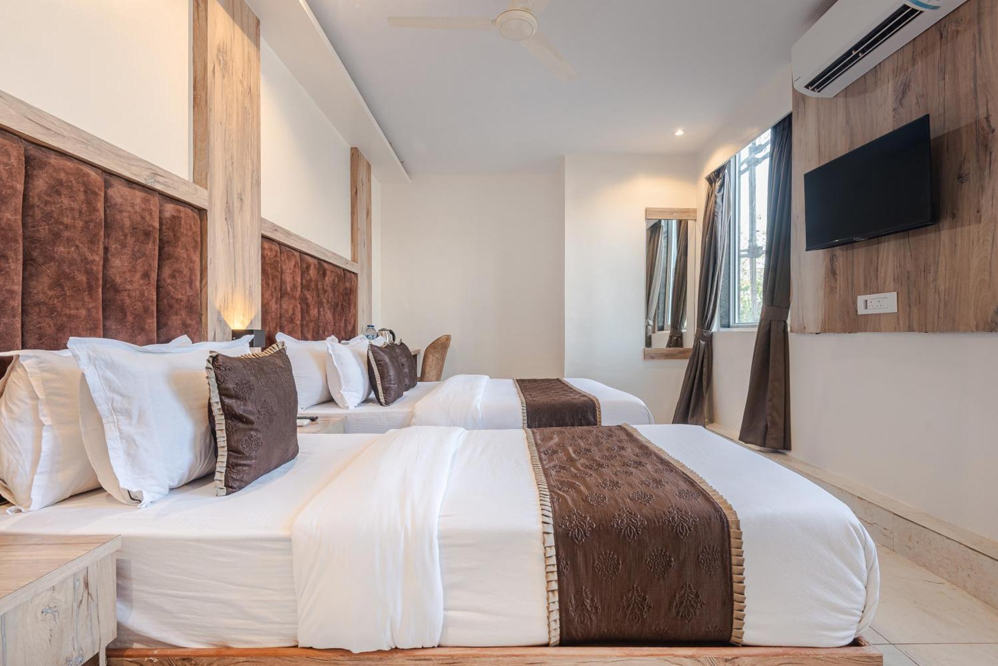 Hotel Silver Park มุมไบ ภายนอก รูปภาพ