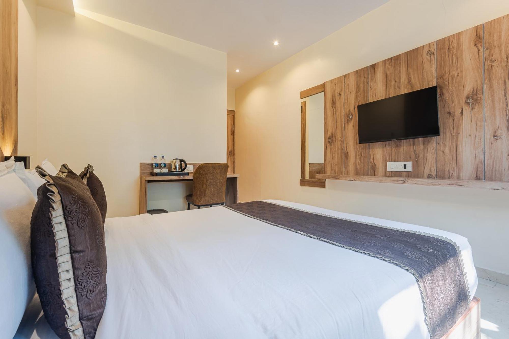 Hotel Silver Park มุมไบ ภายนอก รูปภาพ